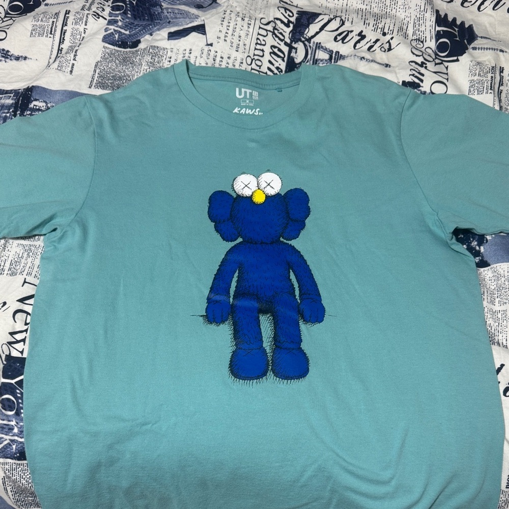Uniqlo x KAWS Teal T-Shirt Medium mens(unisex)